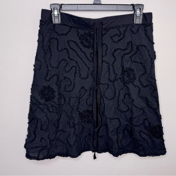 Max Studio Y2K Textured Black skirt  Size small - Picture 1 of 3
